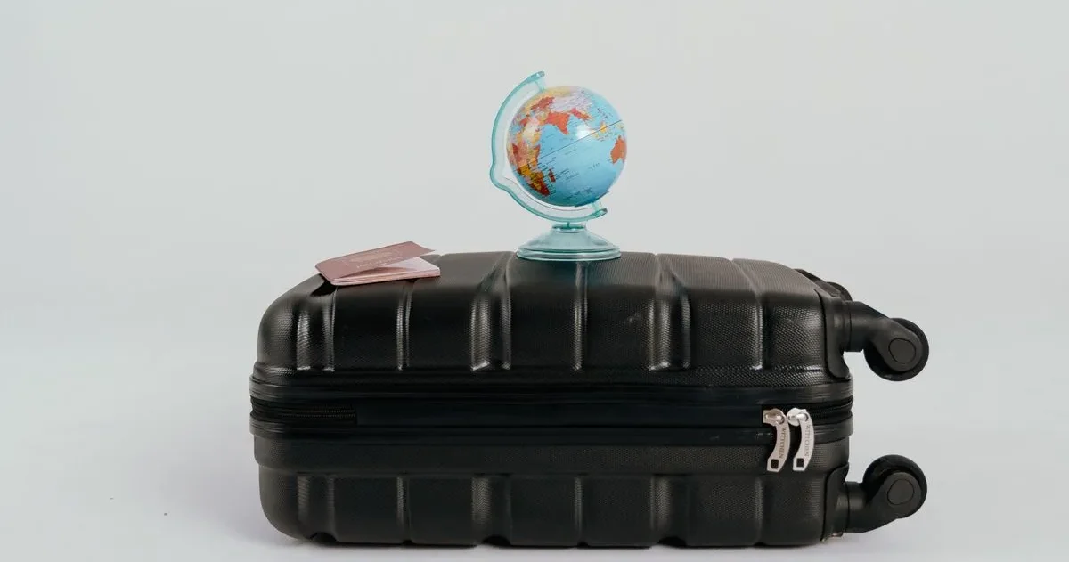 how to pack a suitcase efficiently